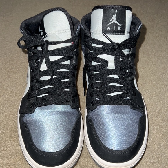Jordan 1 Mid SE Satin Grey - Picture 2 of 4